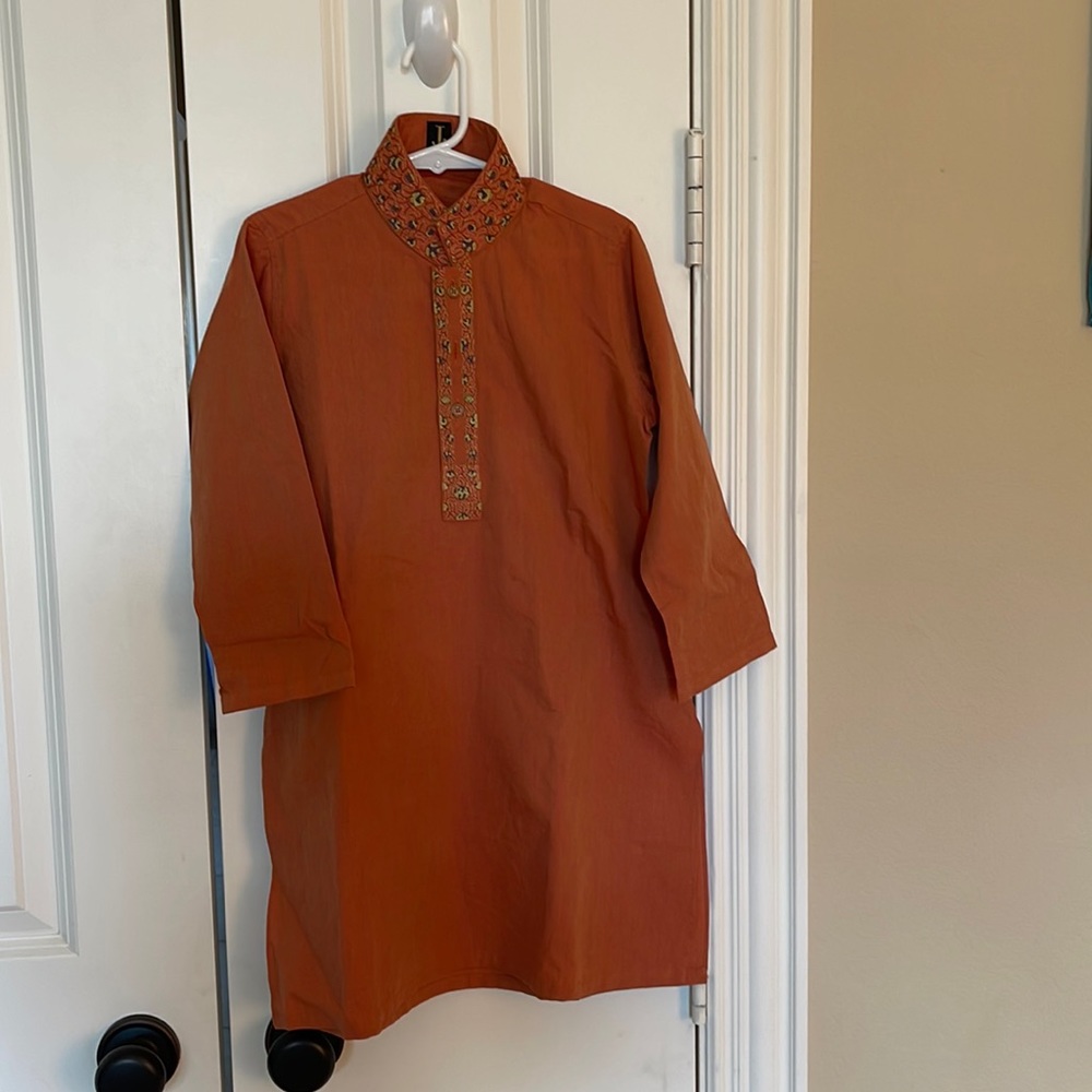 Junaid jamshed (JJ) 4YO boy Kameez with embroidery on the collar.